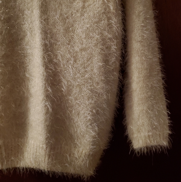 Katsumi fuzzy sweater with pearl accents - Picture 4 of 11